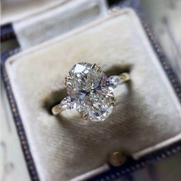 💎 New Stunning & sparkling oval cubic zirconia ring 💎 - Picture 6 of 6